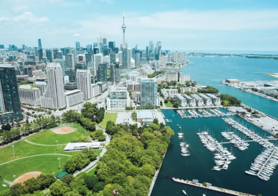 maarten-van-den-heuvel-JlATOM0Jp94-unsplash